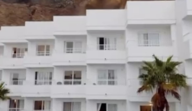 Tres heridos, uno de ellos hospitalizado, tras un desprendimiento de rocas sobre un hotel en Ibiza | Sociedad