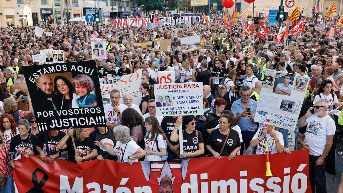La manifestación en València para pedir la dimisión de Mazón, en imágenes | Galería