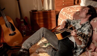 Los traumas de Bruce Springsteen, el 'Frankenstein' de Guillermo del Toro, una adolescente que quiere ser monja y otros estrenos | El cine en la SER