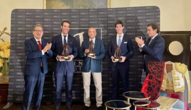 Escribano, Pepe Moral y Esaú Fernández reciben el “Detalle para el recuerdo”