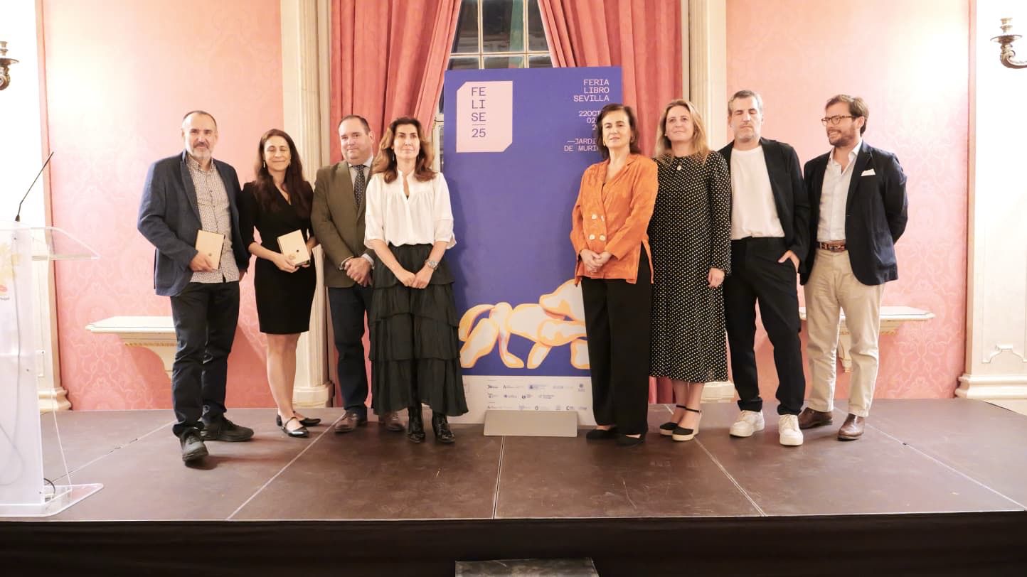 La Feria del Libro de Sevilla premia el talento literario y rinde homenaje a Antonio Rivero Taravillo — Actualidad