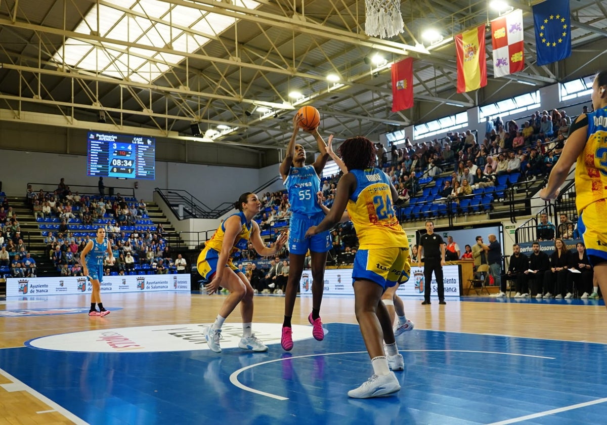Avenida aprovecha su regreso a casa para anotarse el primer triunfo en Liga Femenina (69-57)