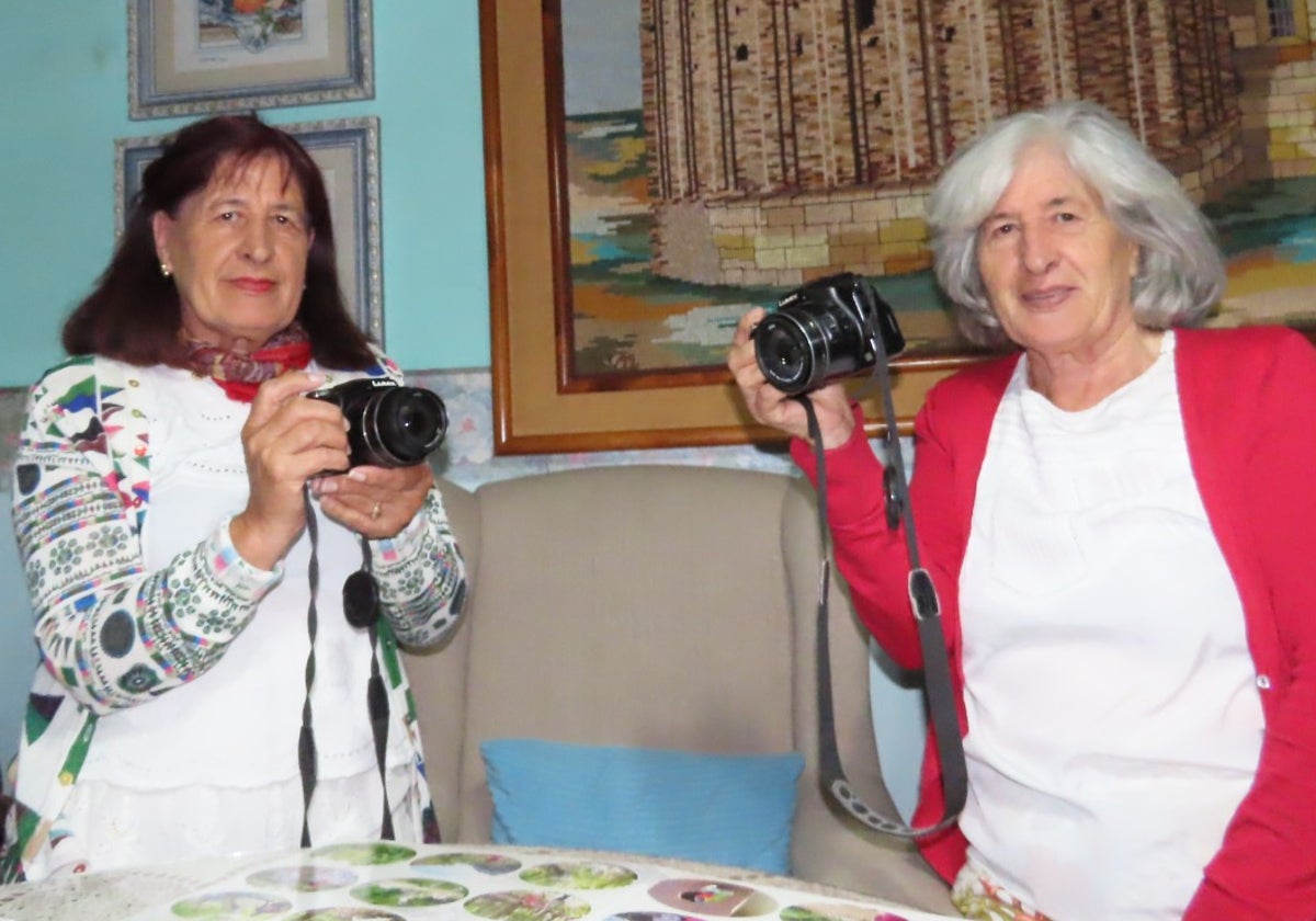 Maestras en inmortalizar la historia del pueblo: «Tenemos baúles llenos»