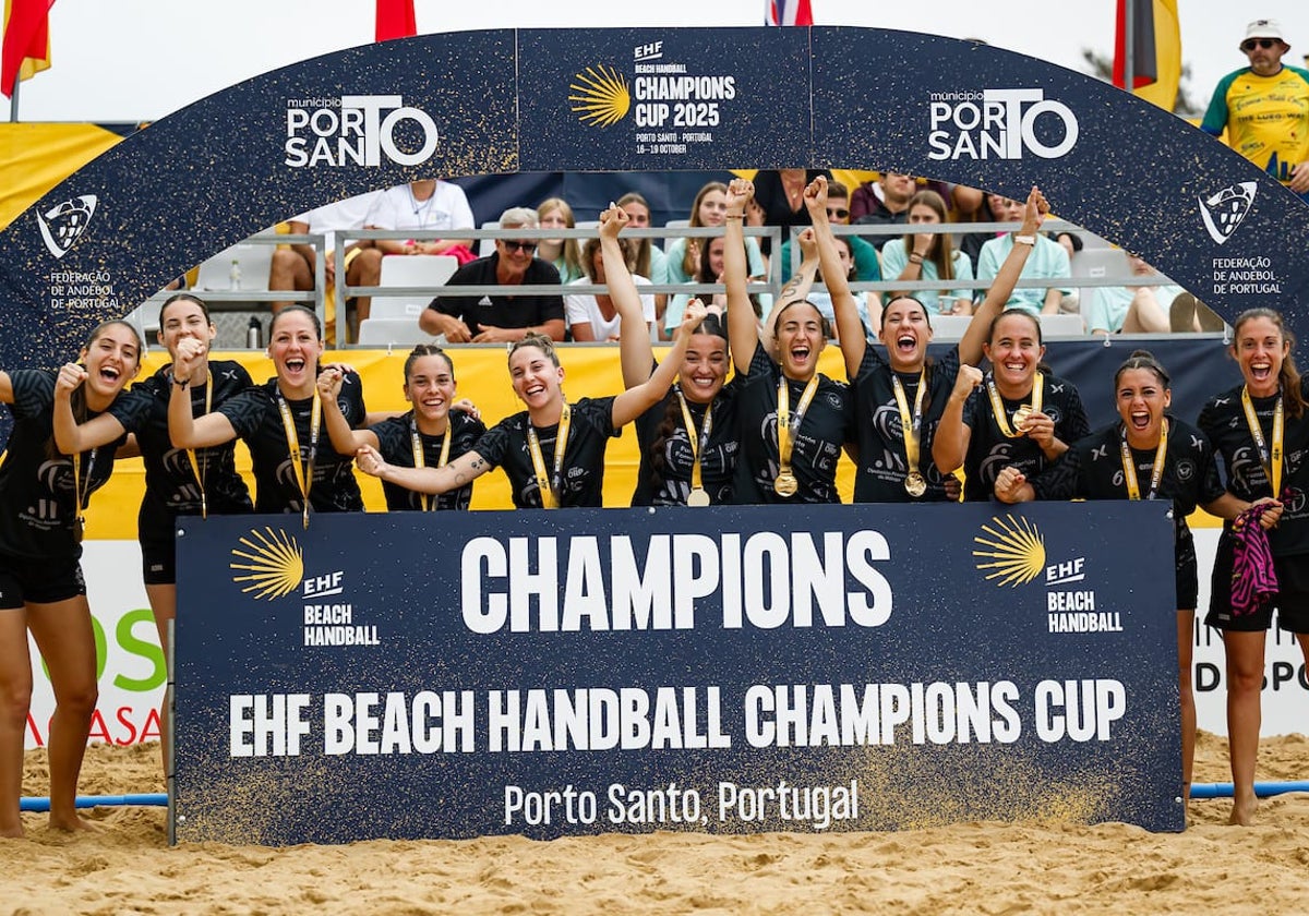 El Balonmano Playa Ciudad de Málaga hace historia al levantar la Champions
