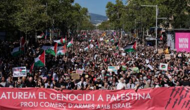 Un grupo minoritario de manifestantes ataca locales de marcas internacionales en Barcelona durante la manifestación por Palestina | Cadena SER