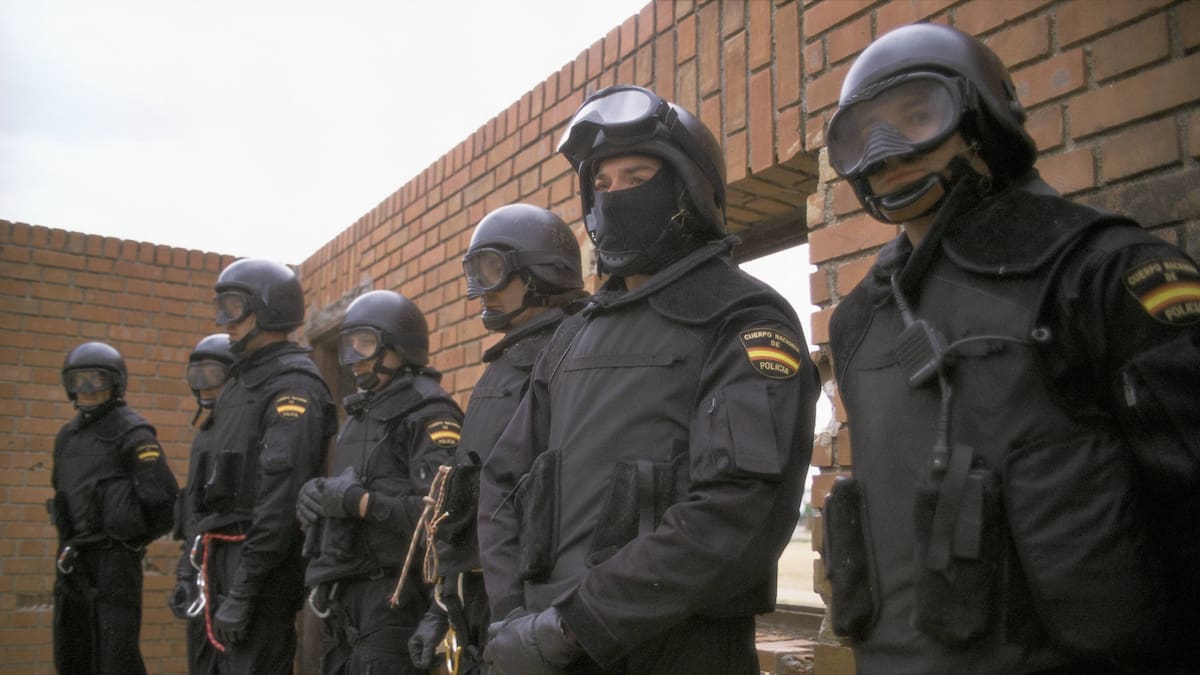 Los GEO interceptan un buque con unos 6.500 kilos de cocaína a 600 millas de Canarias | Sociedad