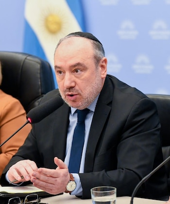 Szlajen analiza dilemas como la