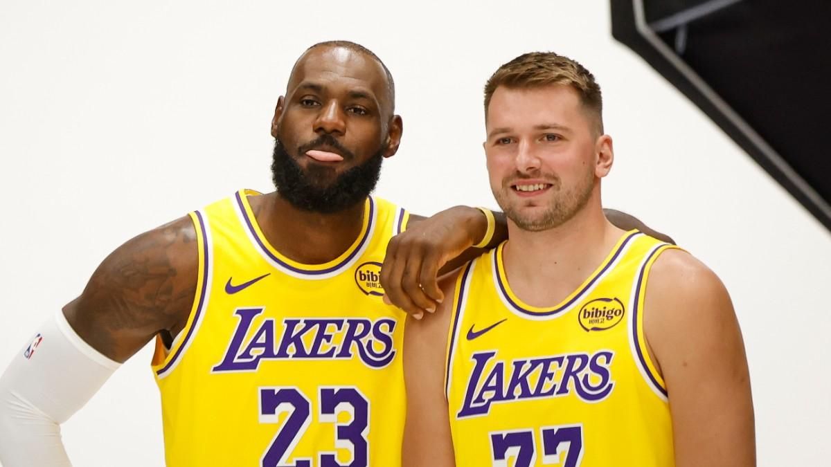 LeBron James, en el Media Day con Luka Doncic