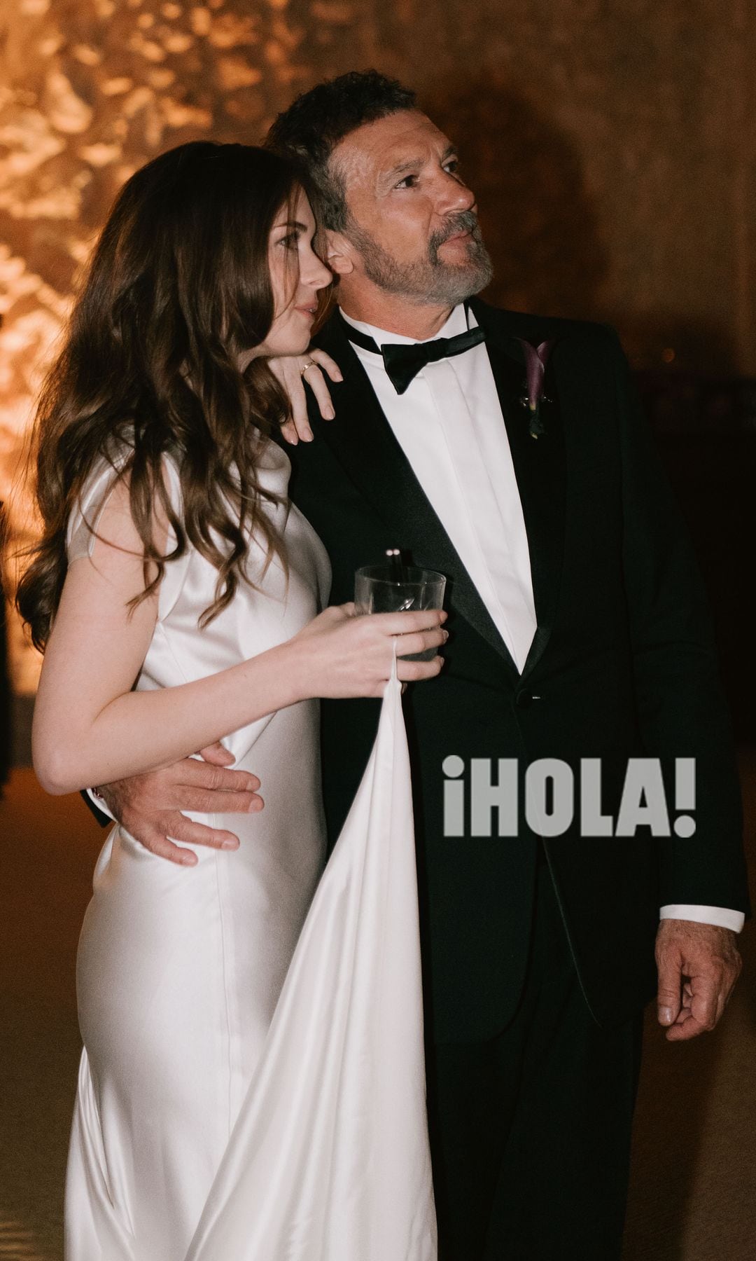 Stella, con su segundo "look" nupcial, junto a su padre