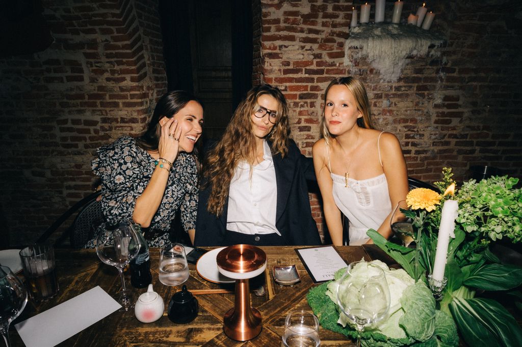 look de Andrea y María Vega Penichet en una reunión de amigas en Madrid