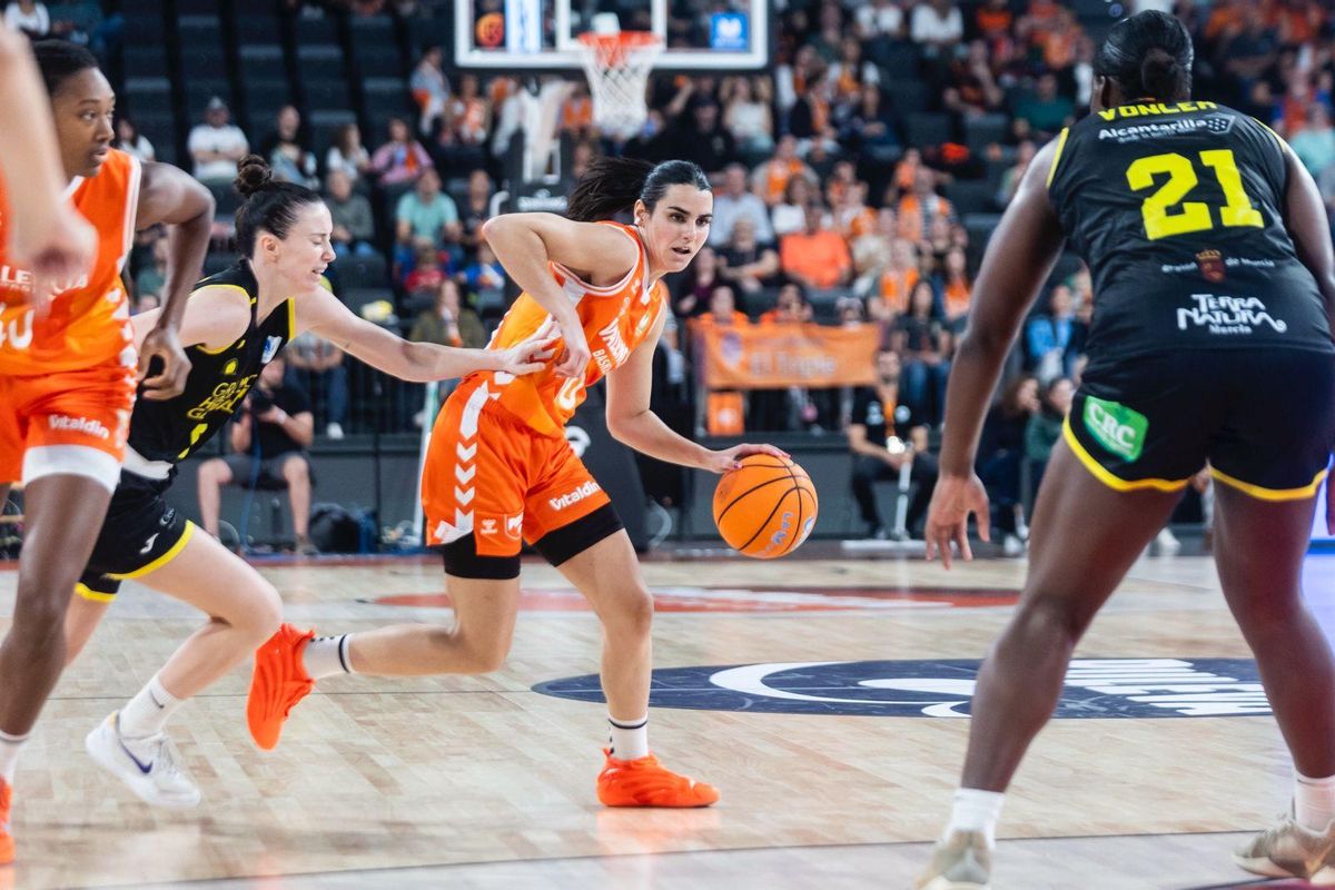 Leticia Romero, clave en la dirección de juego, con hasta ocho asistencias ante el Hozono Global Jairis.