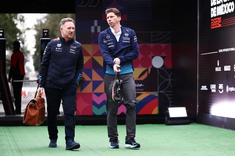 Christian Horner, CEO de Red Bull Racing hasta el Gran Premio de Gran Bretaña 2025, y Vowles en el autódromo Hermanos Rodríguez, de México; el interés de la escudería de Milton Keynes desestabilizó a Colapinto en el cierre del pasado calendario
