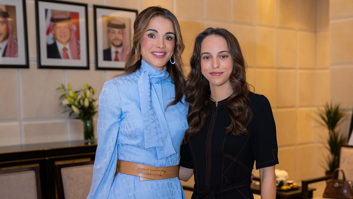 vestido de seda, zapatos libaneses y bolso icónico en la apertura del Parlamento hachemita