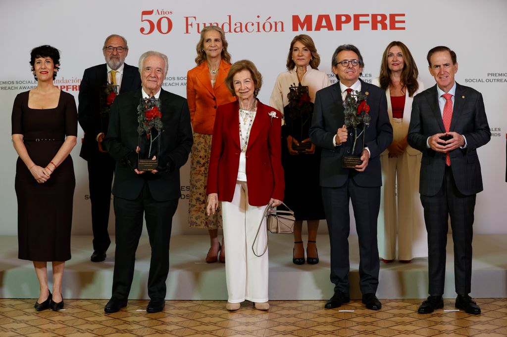 La infanta Elena y la reina Sofía en los premios de la fundación Mapfre de 2025