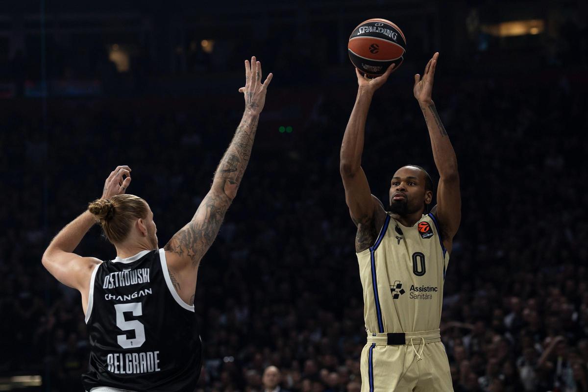 Kevin Punter, en uno de los triples que lanzó ante el Partizan