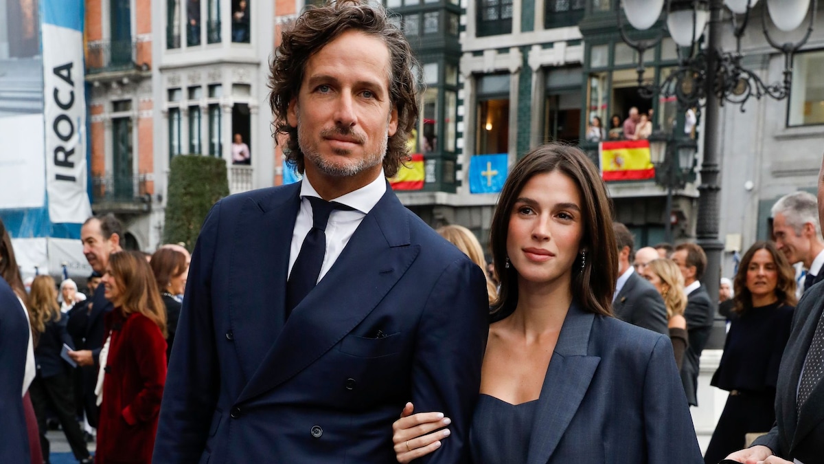 Sandra Gago 'le roba' la americana a Feliciano López y logra un look de invitada perfecta en los Premios Princesa de Asturias 2025