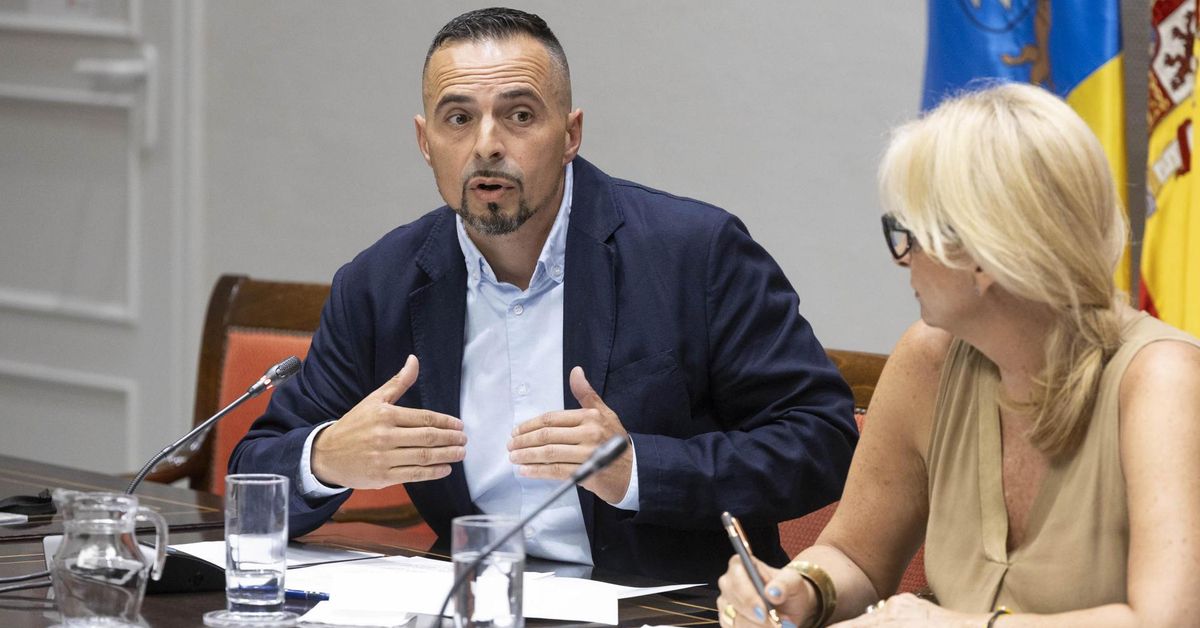 Todavía no ha dimitido el director del Servicio Canario de la Salud