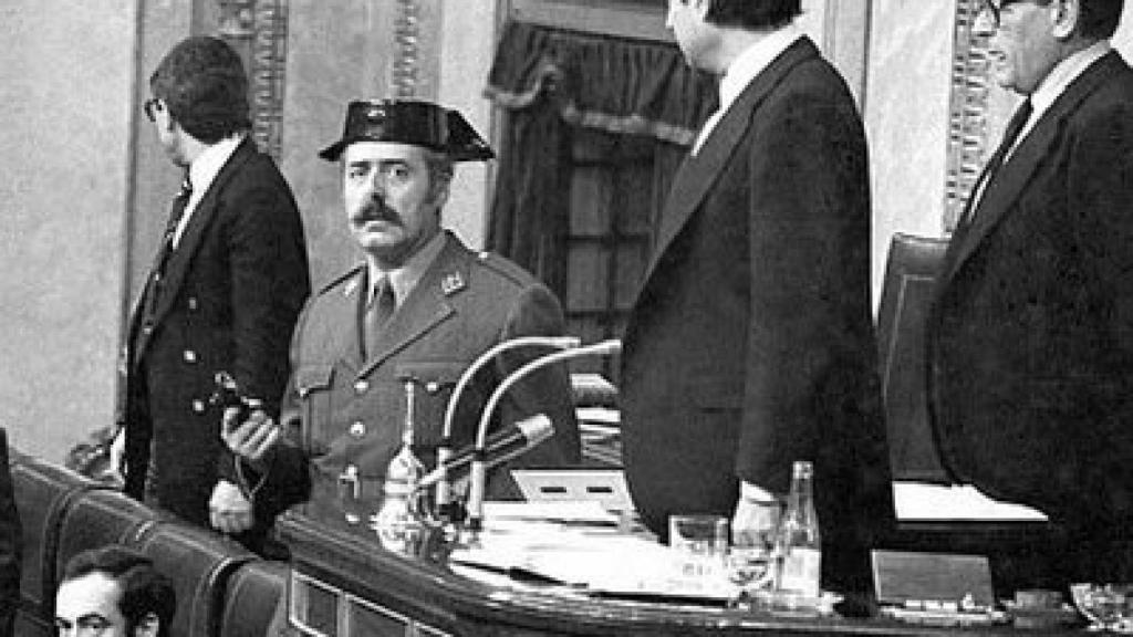 Antonio Tejero, poco después de irrumpir en el Congreso.