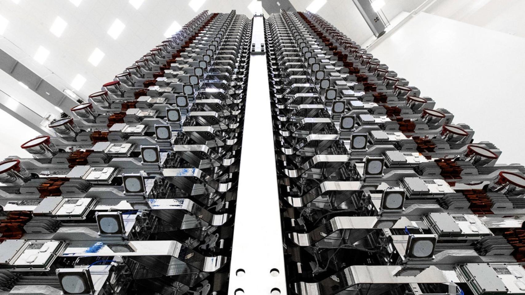 cada día caen entre uno y dos satélites de Elon Musk a la Tierra, e irá a más