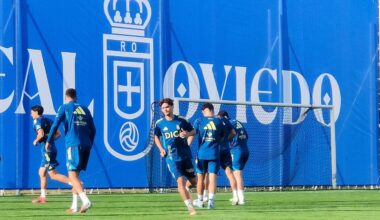 Luis Carrión le da vueltas al ataque de su Oviedo a tres días de visitar al Girona - La Voz de Asturias