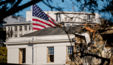 Por qué la repentina demolición del Ala Este de la Casa Blanca por parte de Trump es extraordinaria y arriesgada