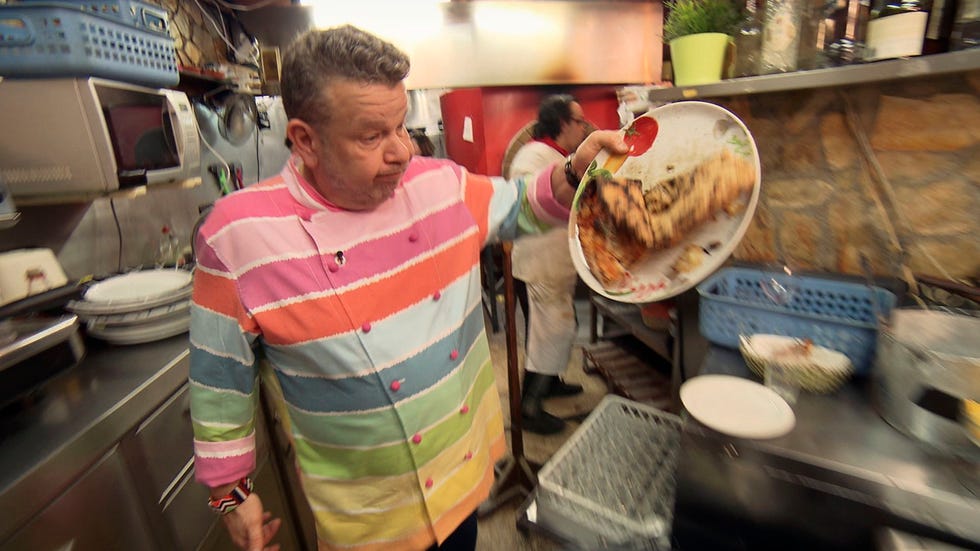 alberto chicote durante un capitulo de pesadilla en la cocina