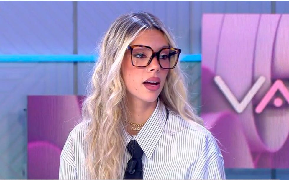 alejandra rubio con gafas en el plato de vamos a ver