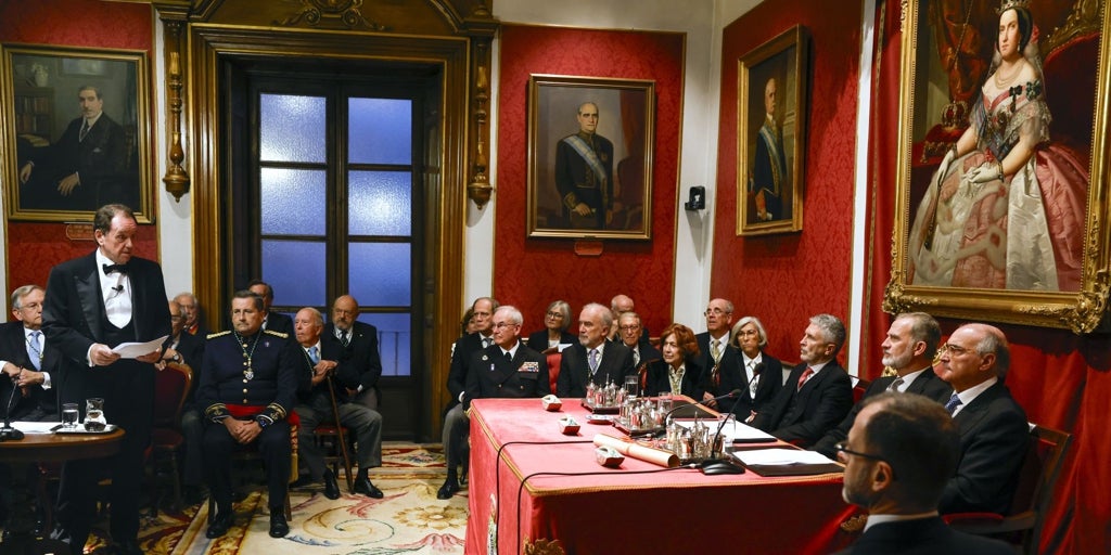 Jaime Alfonsín defiende reformar la Constitución para garantizar la continuidad de la Corona