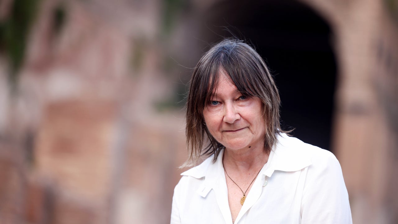 Una distopía tan cercana que asusta: la nueva novela de Ali Smith, una de las mejores autoras europeas