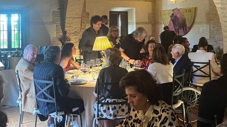 Un momento del almuerzo celebrado en la Hacienda El Romeral