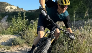 Álvaro Le Page, el aragonés que quería "ir más rápido" en bicicleta y ya toca la élite del enduro