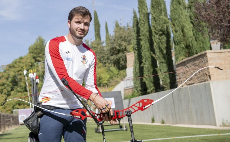 Imagen principal - Andrés Temiño, durante la entrevista