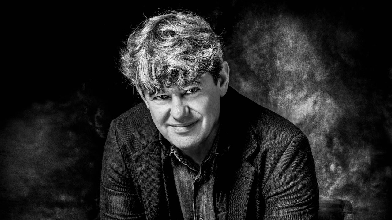 El gran giro literario de Antonio Mercero: de escribir thrillers con Carmen Mola a publicar su novela más íntima