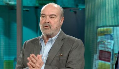 Resines no la menciona, pero lo que dice de la Puerta del Sol y la DGS podría ser una clarísima indirecta a Ayuso