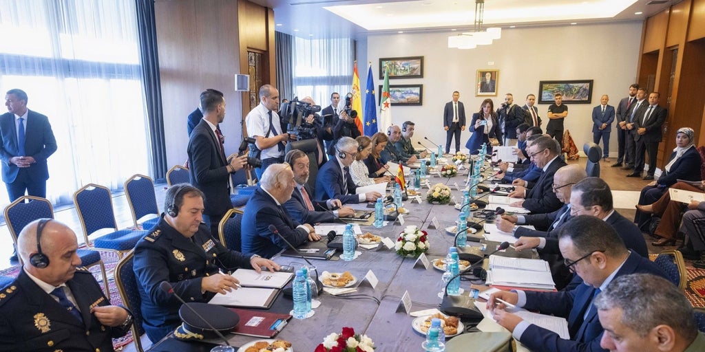 Marlaska regresa de Argelia con buenas palabras pero sin un acuerdo definitivo en inmigración