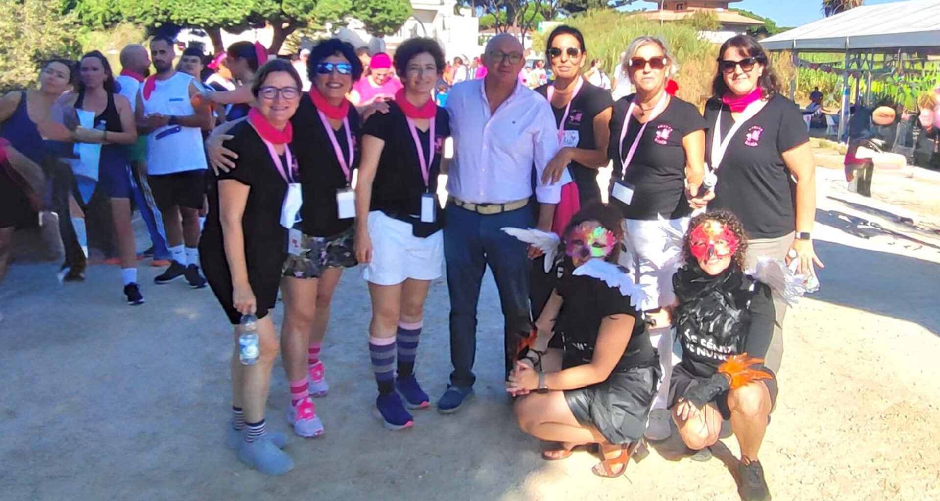 El Puerto de Santa María se tiñe de rosa en la IX Marcha Solidaria de Amucan Bahía celebrada en Los Toruños