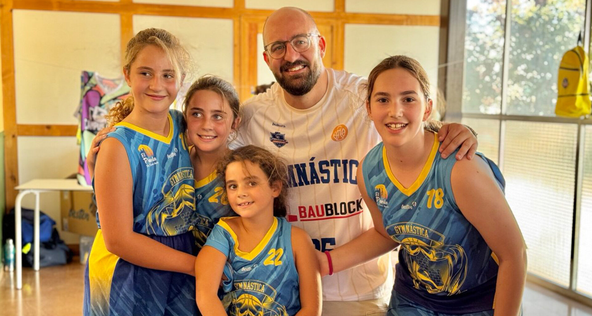 Germán Beardo acompaña a la Gymnástica Portuense en un día histórico de baloncesto con el Torneo Vicente Cisneros