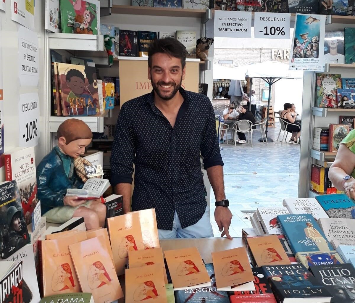 El cartagenero en la pasada Feria del Libro de Murcia. - Foto: Josema Chicheri