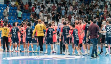 Lo jugadores del Horneo Eón y los del Barça se saludan sobre la pista - Foto: Eón Alicante