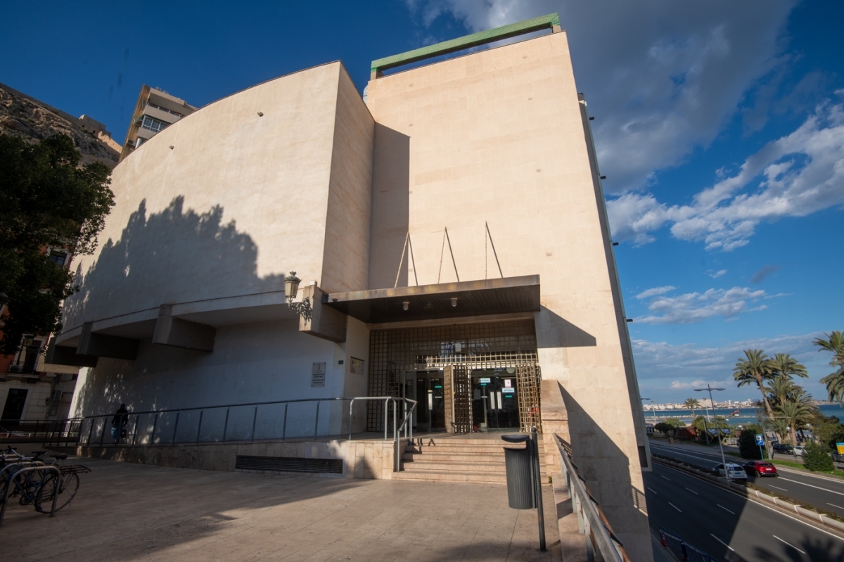 Edificio de la biblioteca Azorín de Alicante -  - Foto: RAFA MOLINA