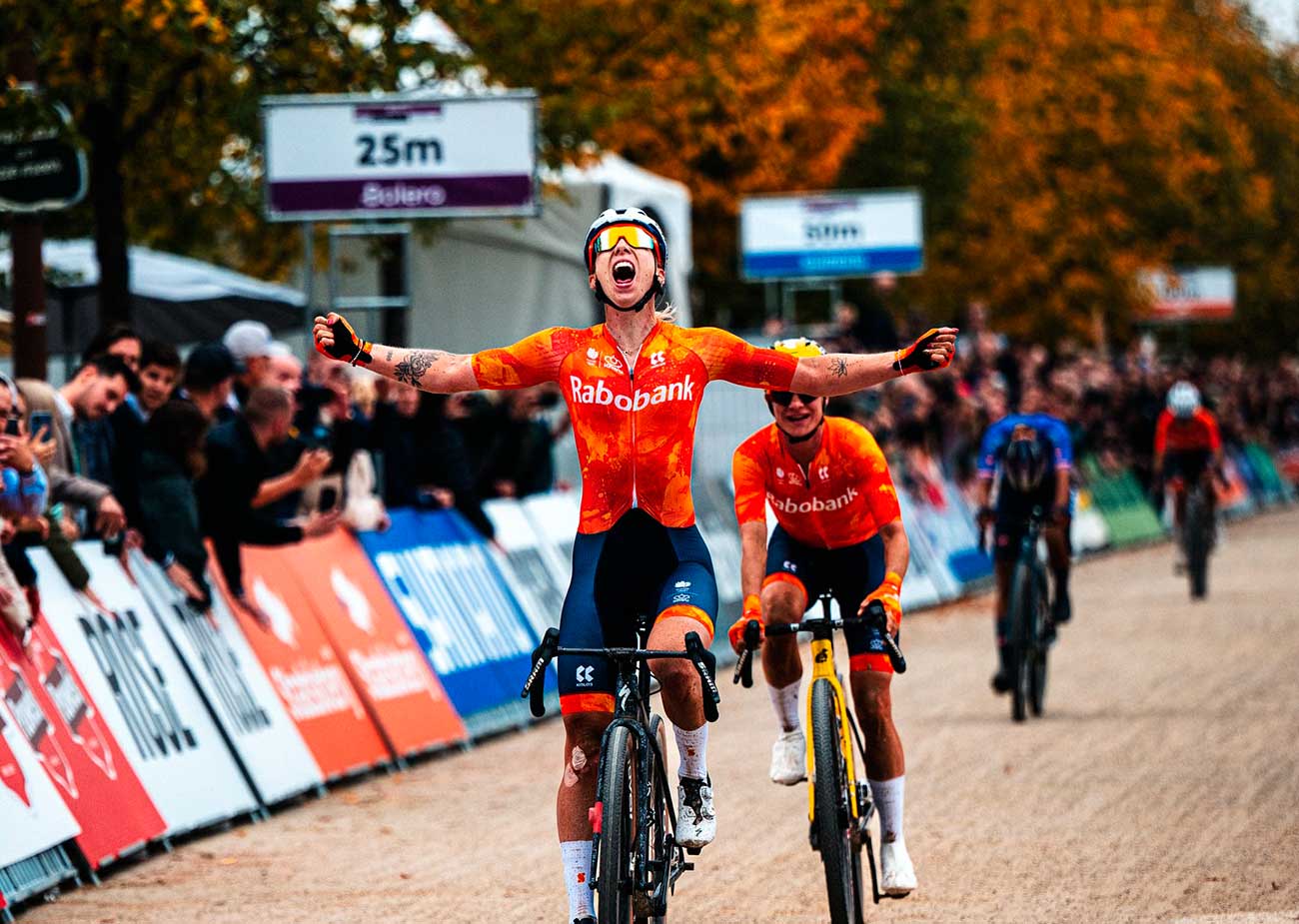 Lorena Wiebes conquista el Mundial de gravel tras un final dramático