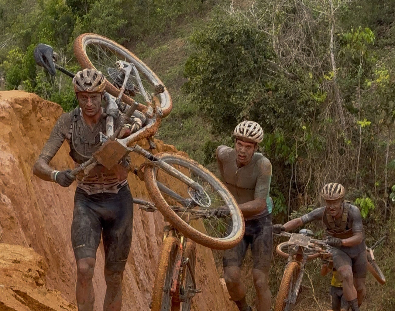 Tiago Ferreira gana una etapa épica y Valero mantiene el liderato en la Brasil Ride - ESMTB.com