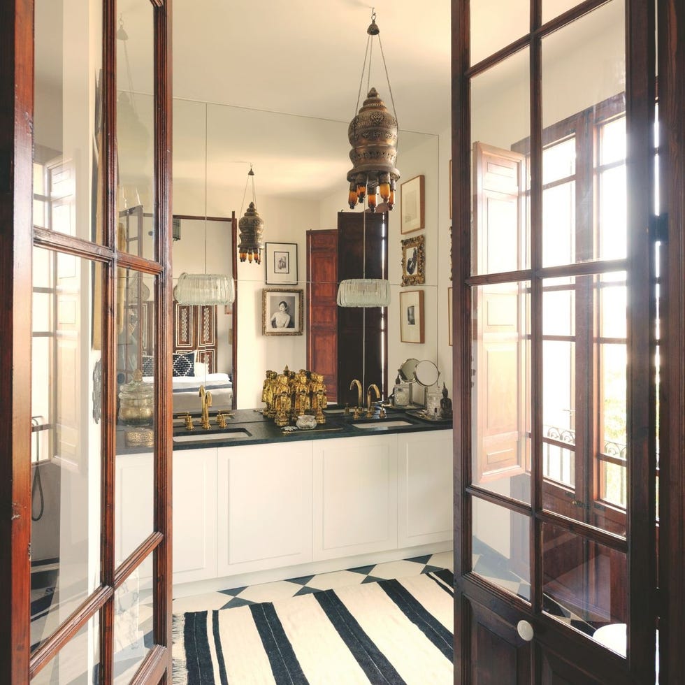 una casa antigua en mallorca reformada y decorada con muebles vintage