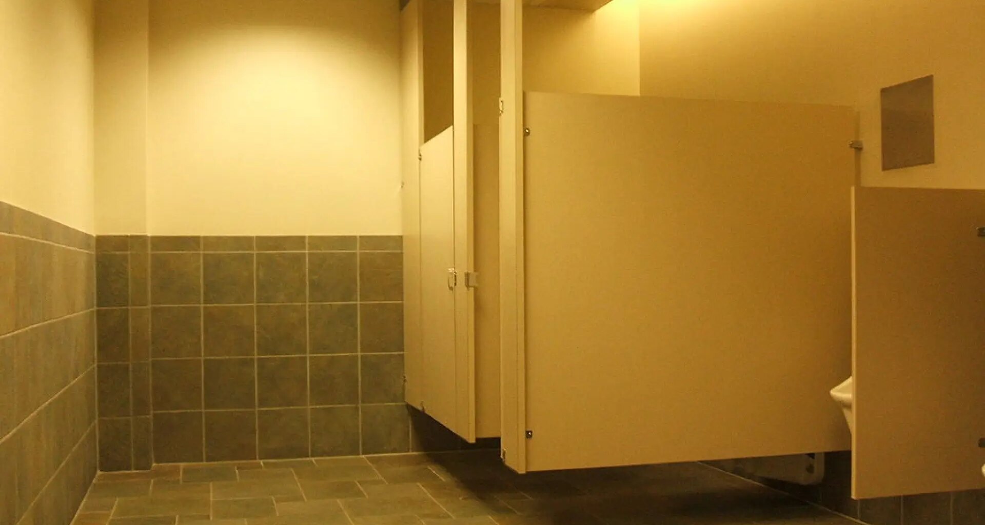 así actúan los delincuentes para grabarte con cámara oculta