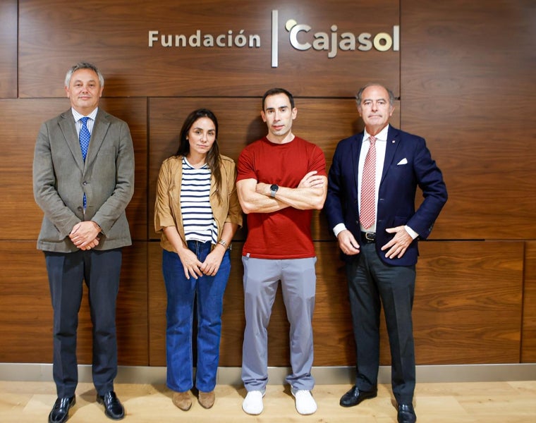 El director de ABC de Sevilla, Alberto García Reyes; Rosario Salas, de la Fundación Cajasol; Marcos Vázquez y Luis Manuel Halcón, de la Real Maestranza de Caballería de Sevilla