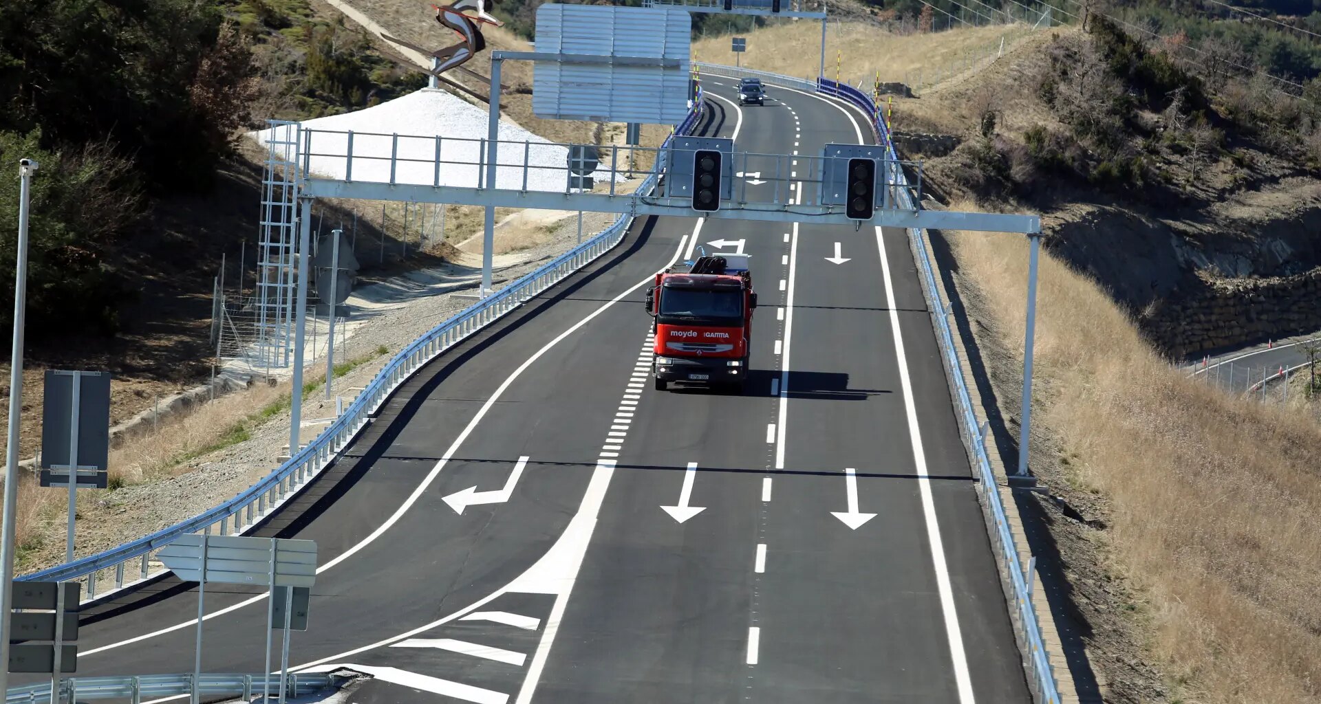 la DGT fija en 100 km/h la circulación en autovías y autopistas