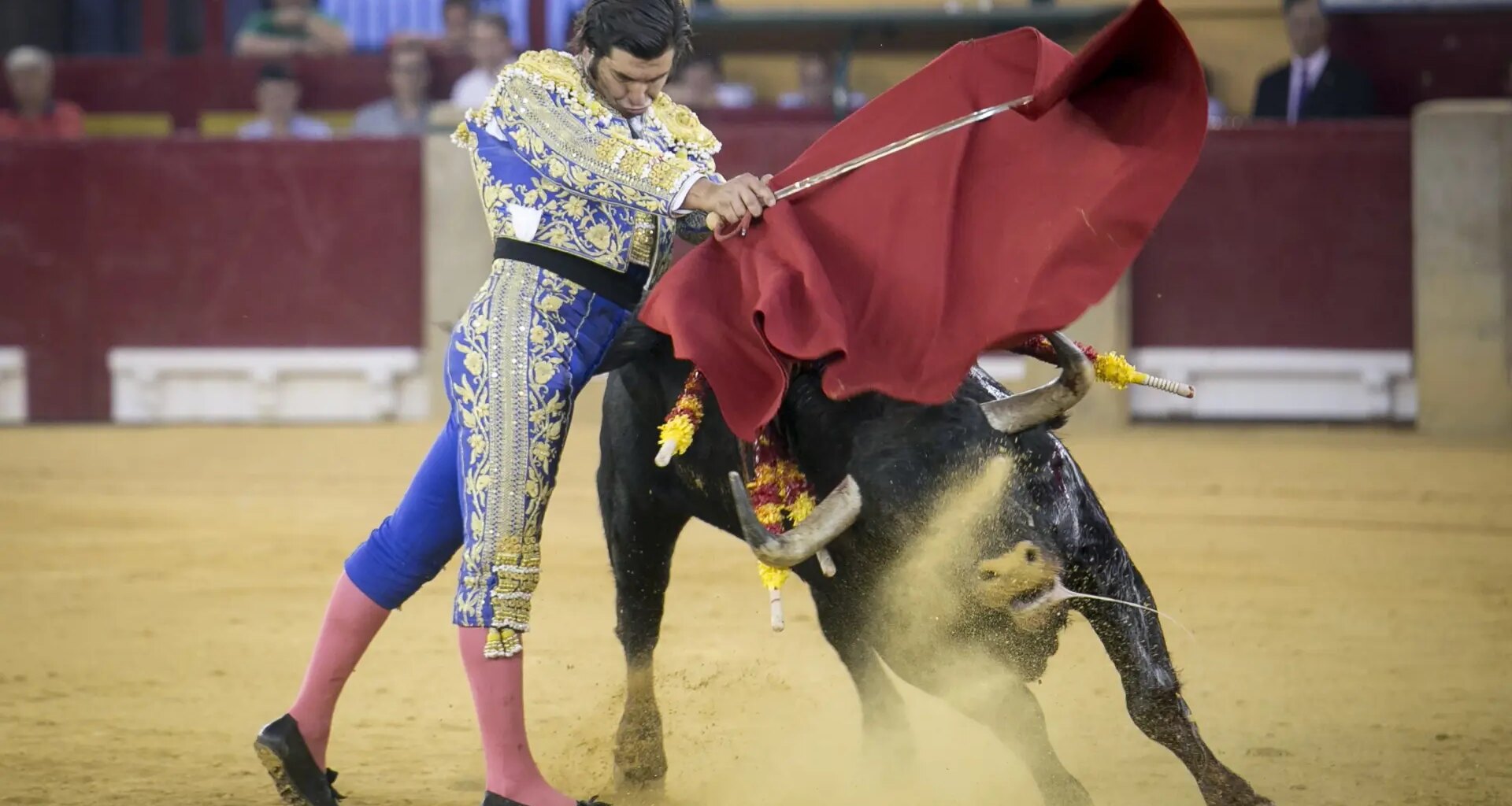 Morante se cae de la Feria del Pilar pero Cristiano Torres mantiene su alternativa