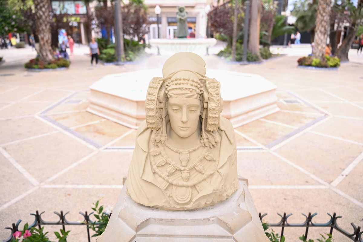 El busto copia del origina de la Dama de Elche, obra de M.Matarredona