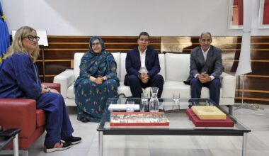 Blanca Martín, este lunes, con los representantes del pueblo saharaui.