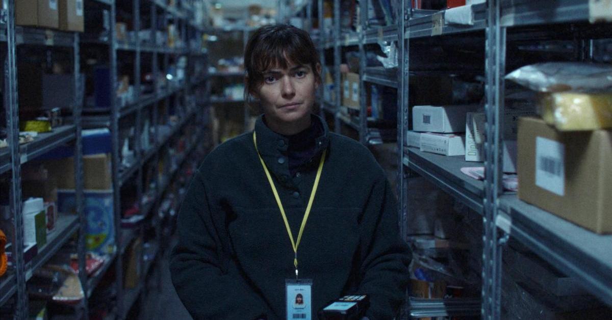 'On falling' o cuando la ficción se acerca mucho a la precaria realidad de trabajar en un almacén de Amazon